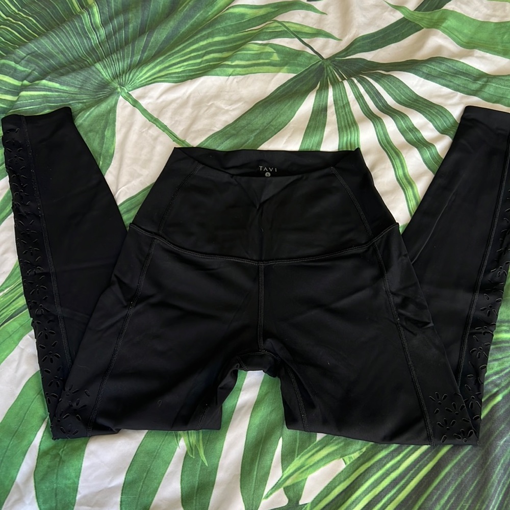 TAVI yoga pants